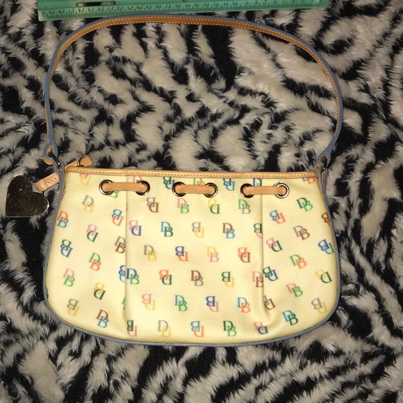 Dooney & Bourke Rainbow 🌈 signature Cream handbag with Rainbow zipper - Picture 3 of 7